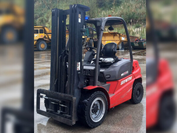 Carretilla-elevadora-Mmanitou-diesel-3500-kg-–-Ano-2018